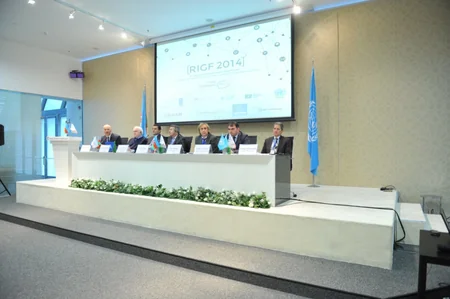 ​В Баку проходит Региональный форум по управлению интернетом