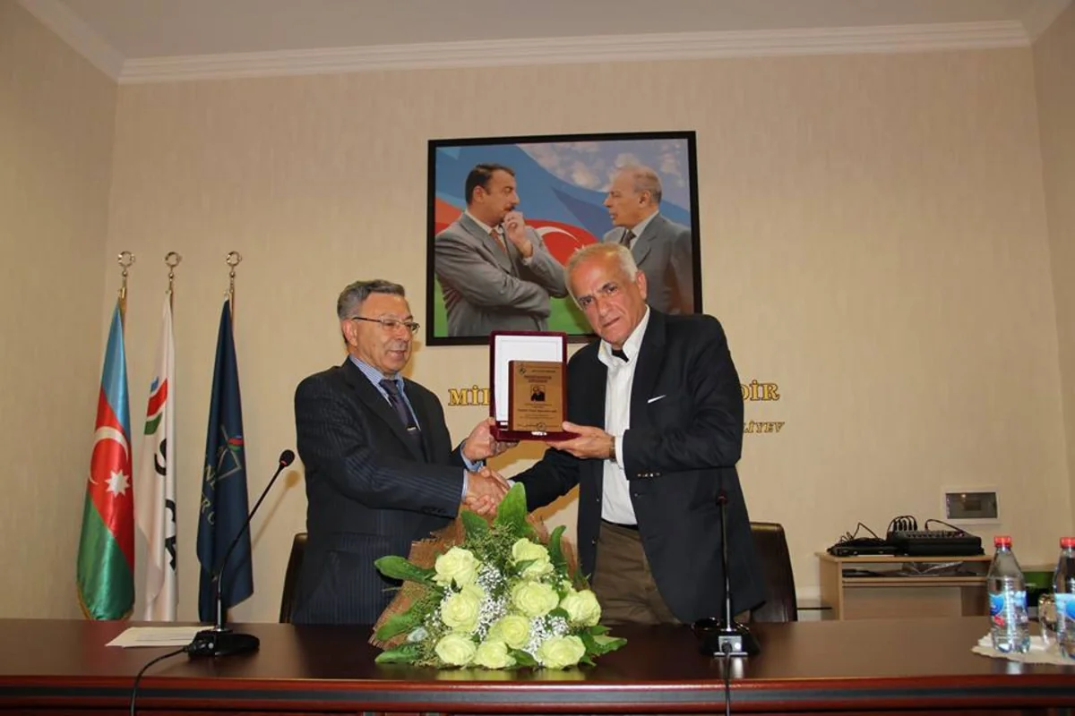 Bakı Ali Neft Məktəbində Fuad Poladov ilə görüş keçirilib
