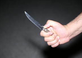 Neftçalada kişi arvadını evdə, qayınatasını isə parkda bıçaqlayıb