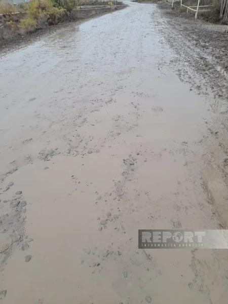 Kürdəmirdə sakinləri təngə gətirən bərbad yol niyə təmir olunmur?