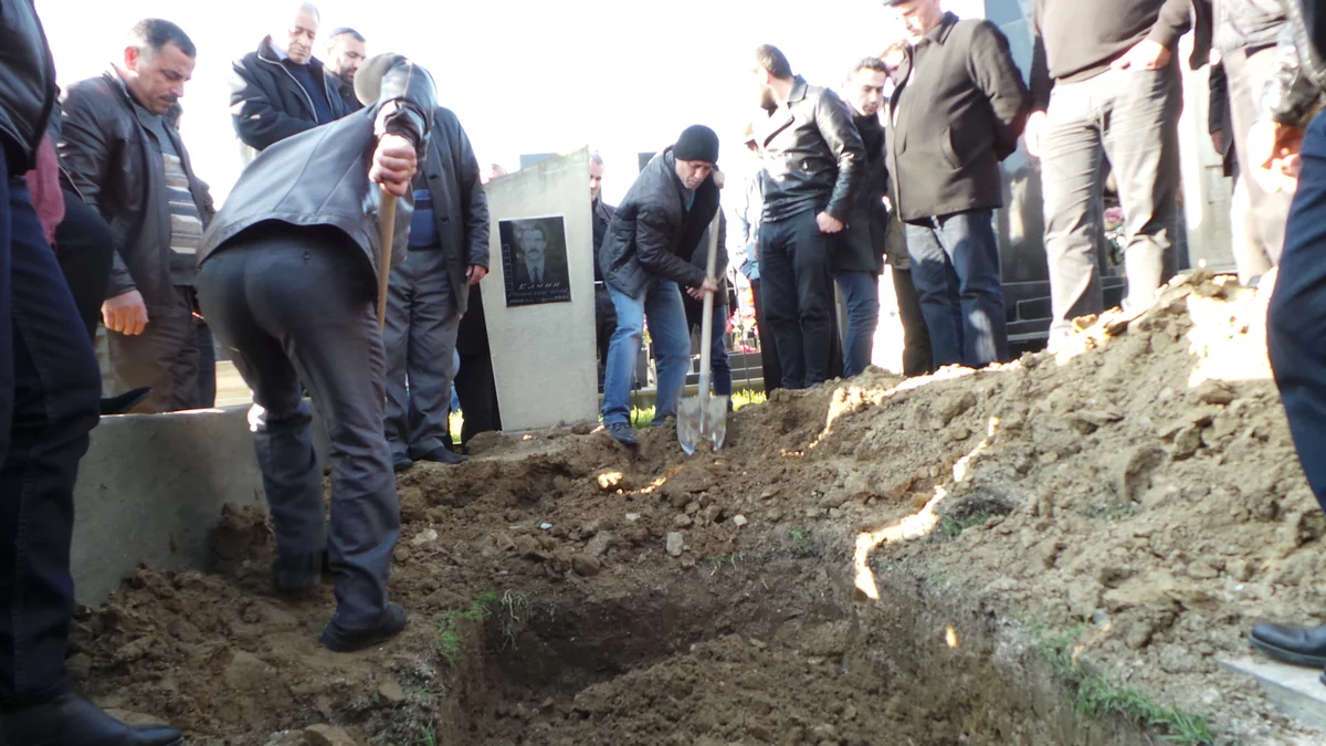 Günəşli” yatağında baş verən qəzada həlak olan daha bir neftçi dəfn olunub - FOTO