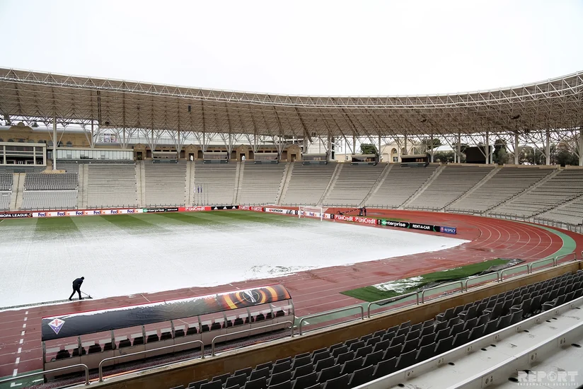 Qarabağ - Fiorentina oyunu üçün stadion qardan təmizlənir - FOTOREPORTAJ