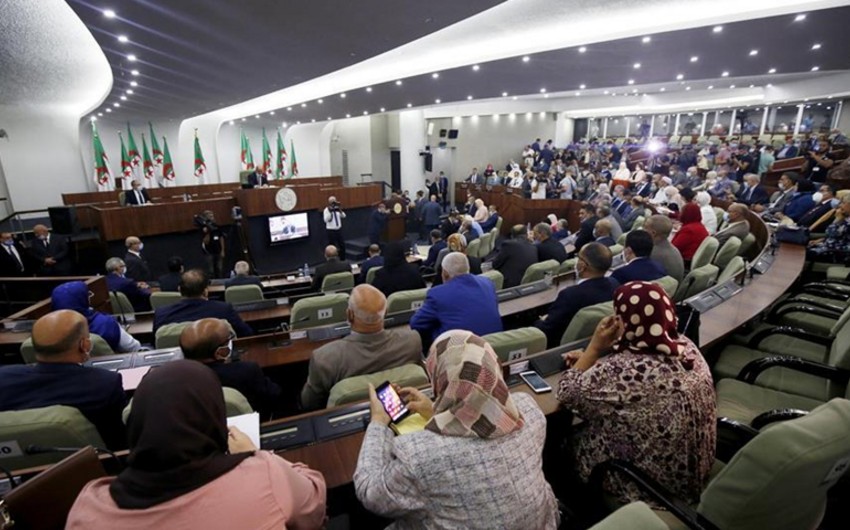 Əlcəzairdə erkən parlament seçkiləri keçiriləcək