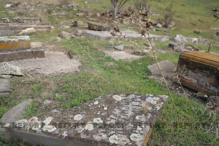 Qubadlıda erməni vandaliziminə məruz qalan qəbiristanlıq - FOTOREPORTAJ