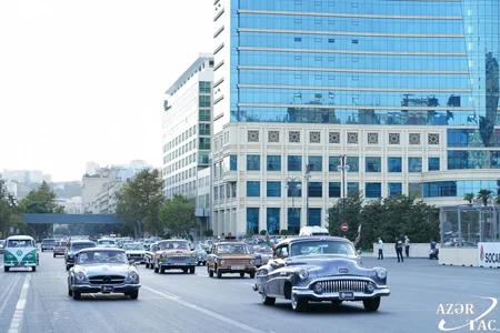 Azərbaycan Avtomobil Federasiyasının təşkilatçılığı ilə klassik avtomobillərin yürüşü və sərgisi keçirilib