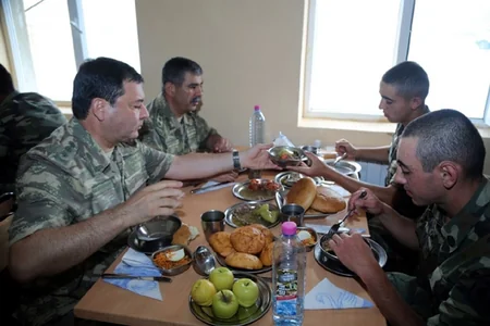 ​Müdafiə naziri cəbhə bölgəsində yerləşən hərbi hissələrdə olub