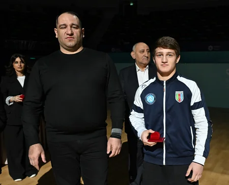 Fərid Qayıbov beynəlxalq yarışlarda uğur qazanan idmançılarla görüşüb