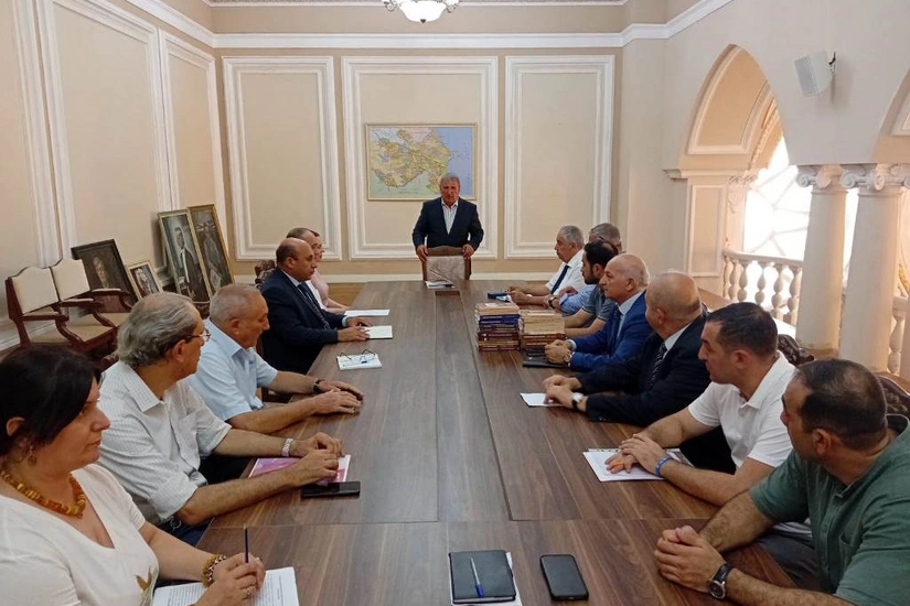 Подготовлен нагрудный значок по случаю 80-летия НАНА