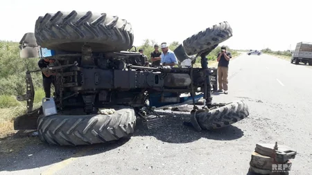 Kürdəmirdə traktor aşıb, sürücü xəsarət alıb - FOTO