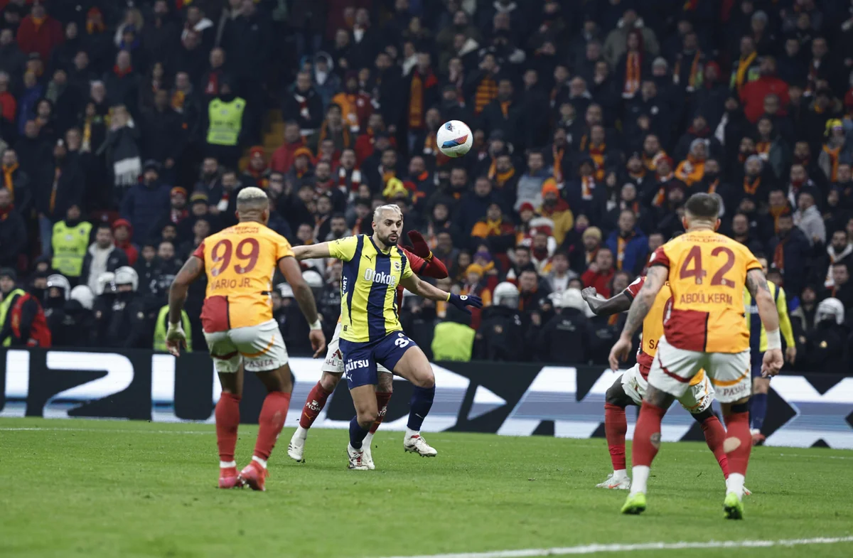 Fənərbağça - Qalatasaray oyununun dəqiq vaxtı açıqlanıb