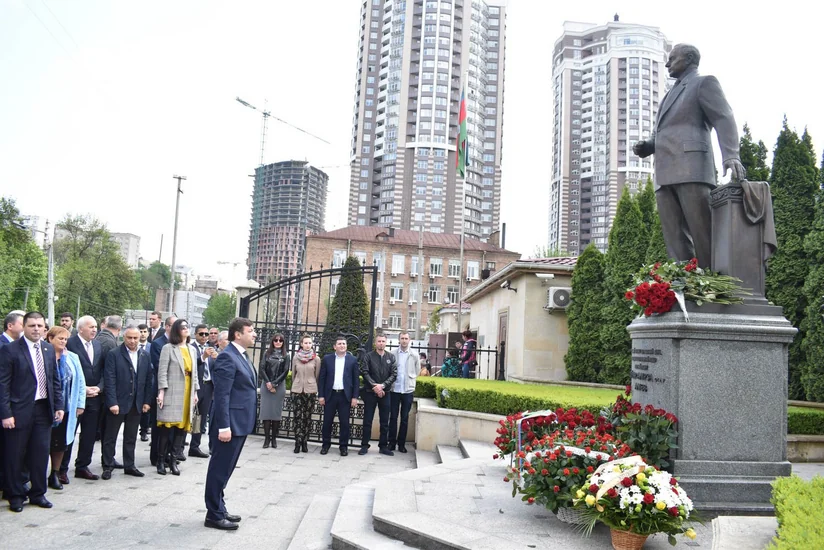 Kiyevdə Heydər Əliyevin adını daşıyan parkda anım tədbiri keçirilib