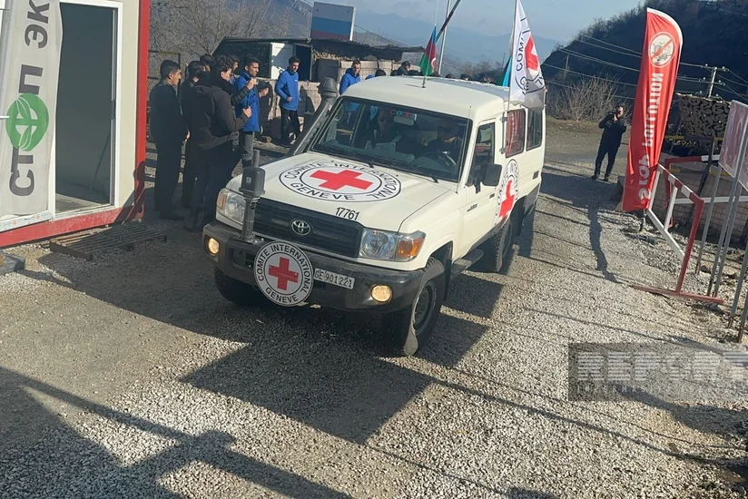 ICRC vehicles move freely on Khankandi-Lachin road