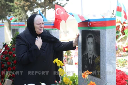 Aprel döyüşlərinin şəhid pilotlarının məzarı ziyarət olunub