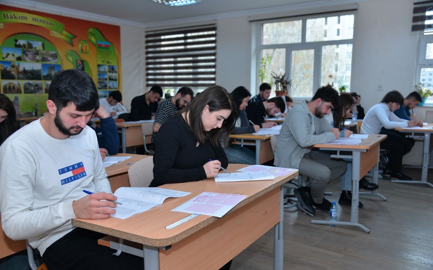 Bu gün mindən artıq şagird eksternat imtahanlarında iştirak edib