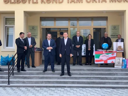 Gürcüstan Azərbaycandakı yeni gürcüdilli məktəbə hədiyyə göndərib