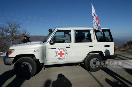 ICRC vehicles move freely on Khankandi-Lachin road