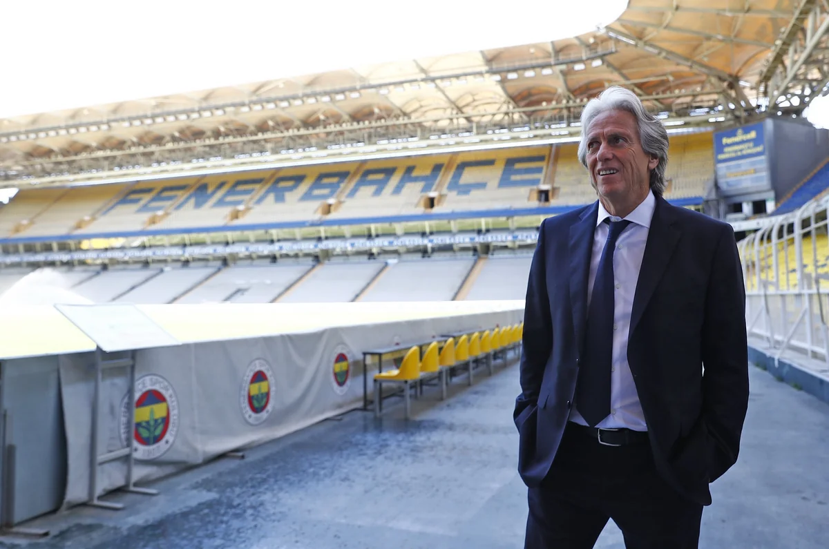 Fənərbağça yeni baş məşqçisi ilə müqavilə imzalayıb