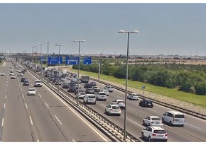 Bakıda yol-nəqliyyat hadisəsi olub, tıxac yaranıb