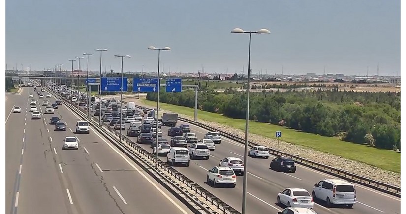 Bakıda yol-nəqliyyat hadisəsi olub, tıxac yaranıb