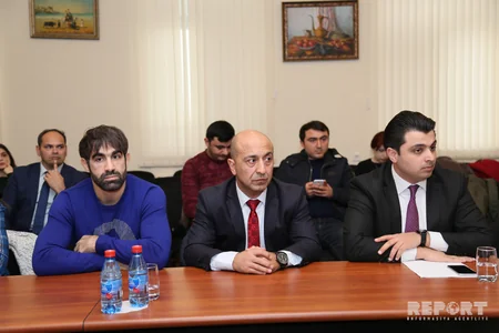 Gənclər və İdman Nazirliyində beynəlxalq yarışlarda uğur qazanan karateçi və taekvondoçularla görüş olub