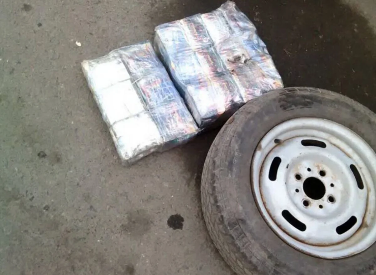 Azərbaycan gömrükçüləri 18 qutu pirotexniki vasitə aşkar ediblər