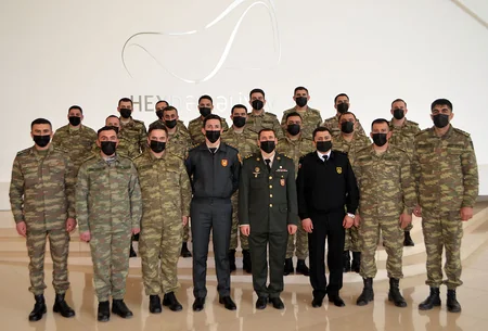 Heydər Əliyevin ildönümü münasibətilə orduda silsilə tədbirlər keçirilib