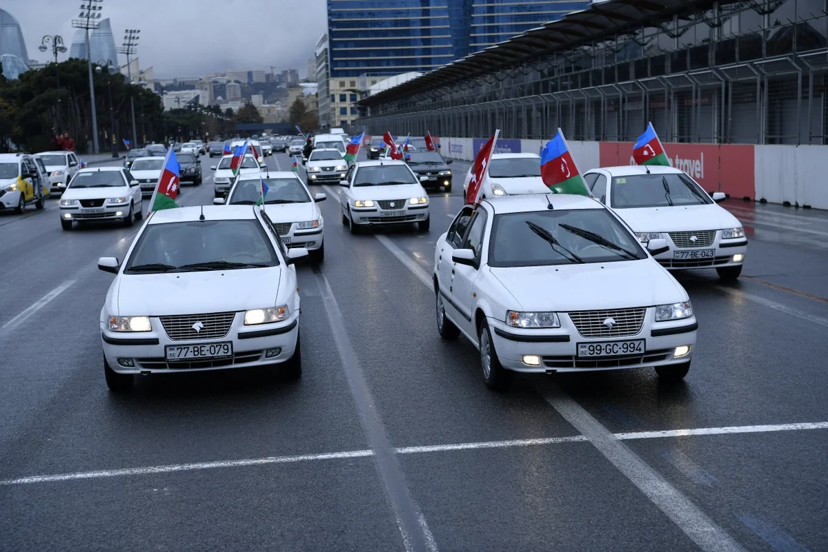 Bakıda Zəfər avtoyürüşü keçirilib