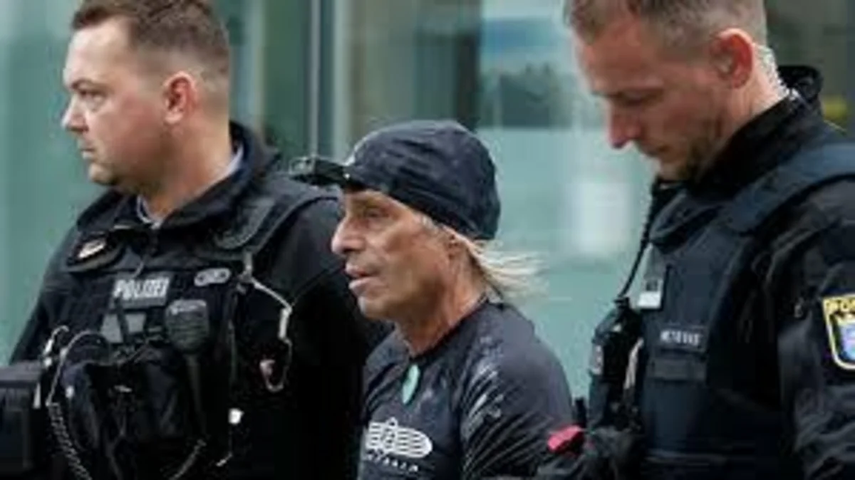 В Германии задержали человека-паука за восхождение на высотное здание