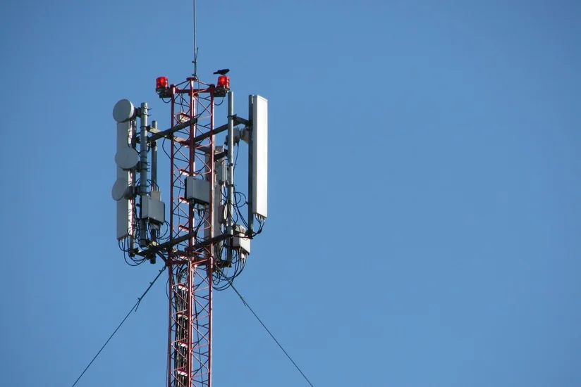 Azərbaycanda mobil operatorların antenlərinin şüası ilə bağlı 17 şikayət qeydə alınıb