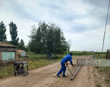 Biləsuvarın qazlaşdırılmayan kəndində təbii qaz xətlərinin çəkilişinə başlanılıb