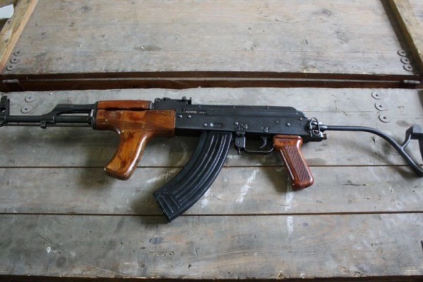 Kalaşnikovu olan şəxsin məhkəməsi başlayır