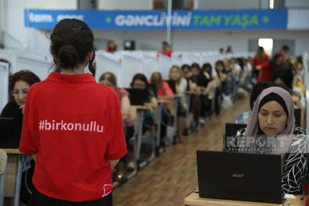 Deputatlar və ictimaiyyət nümayəndələri müəllimlərin sertifikatlaşdırma imtahanını izləyib