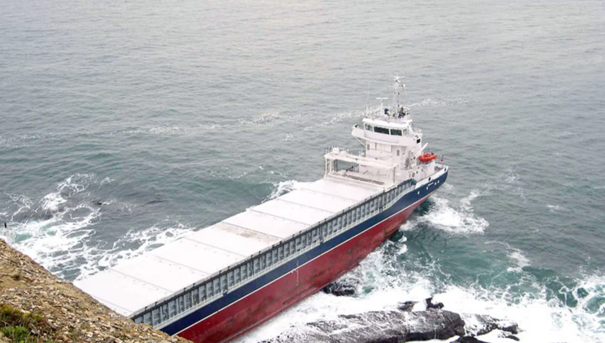 ​Турецкое судно село на мель в российской акватории Азовского моря
