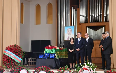 İlham Əliyev və Mehriban Əliyeva Arif Məlikovun vida mərasimində iştirak ediblər - YENİLƏNİB-2