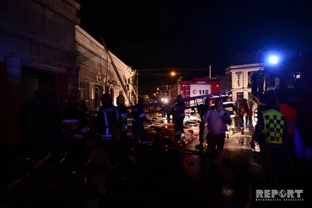 Bakıda tikinti materiallarının satıldığı mağazalarda güclü yanğın olub - FOTO