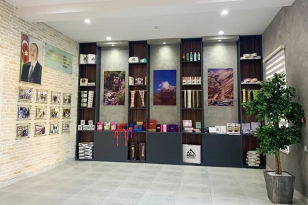 President and First Lady visit Guba 