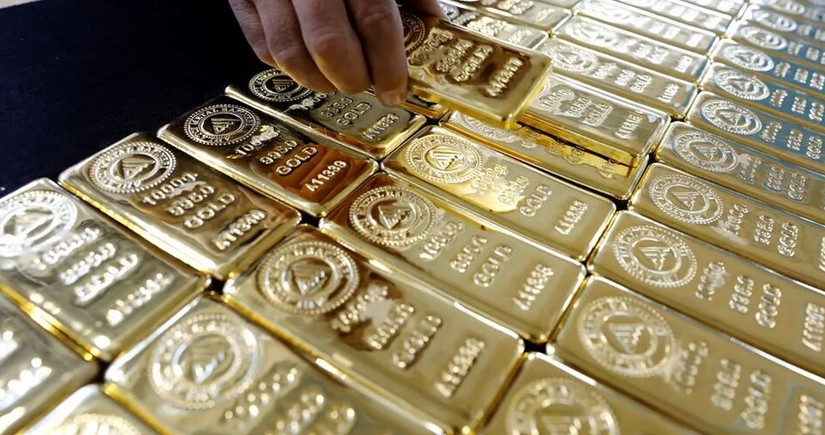 Gold rises ahead of US unemployment data