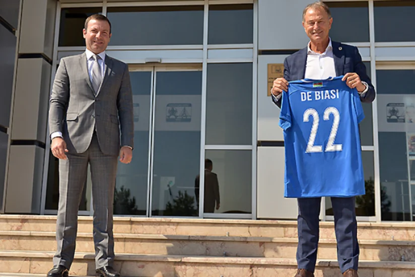 Elxan Məmmədov və De Byazi Neftçi - Qarabağ oyununu izləyir