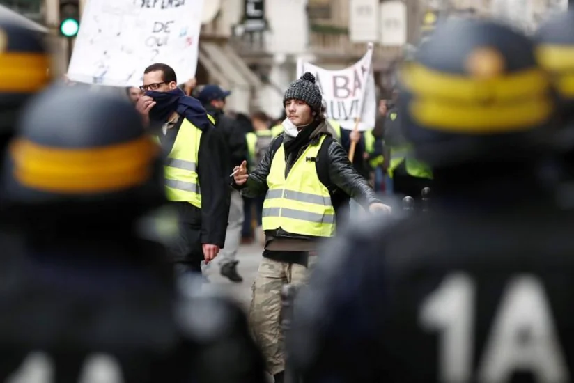 Число задержанных в ходе протестов жёлтых жилетов во Франции возросло до 220  - ОБНОВЛЕНО