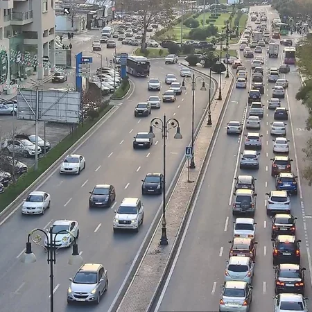 Bakının bir sıra yollarında tıxac yaranıb