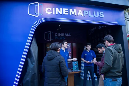 CinemaPlus “Soyuq əllər, isti ürək” Yeni il yarmarkasında iştirak edir