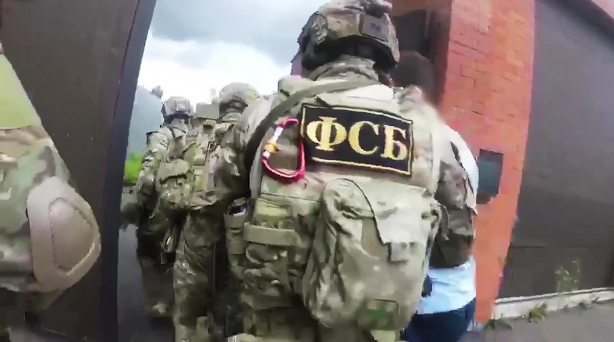 Сотрудники ФСБ нашли 9 бомб в дагестанском селе