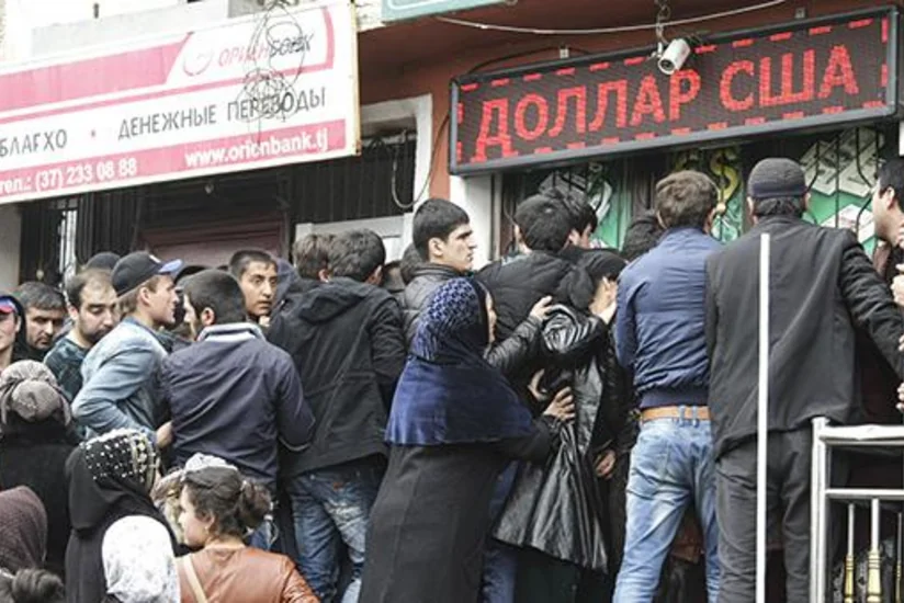 В Таджикистане запретили прямую продажу долларов населению