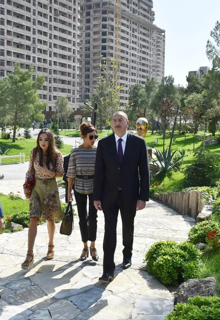 Azərbaycan Prezidenti Xətai rayonunda yeni yaradılan park kompleksinin açılışında iştirak edib