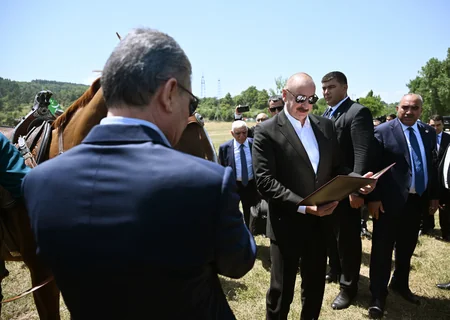 Karabakh horse named “Dostlug” presented to Gurbanguly Berdimuhamedov at Jidir Duzu plain