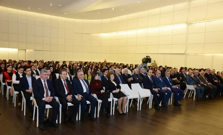 Heydər Əliyev Mərkəzində ümummilli liderə həsr olunan elmi-praktik konfrans keçirilib
