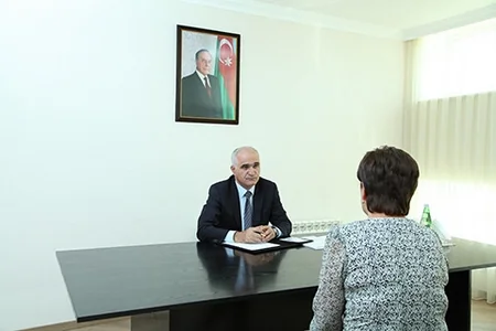 ​İqtisadiyyat və sənaye naziri Qusarda vətəndaşlarla görüşüb