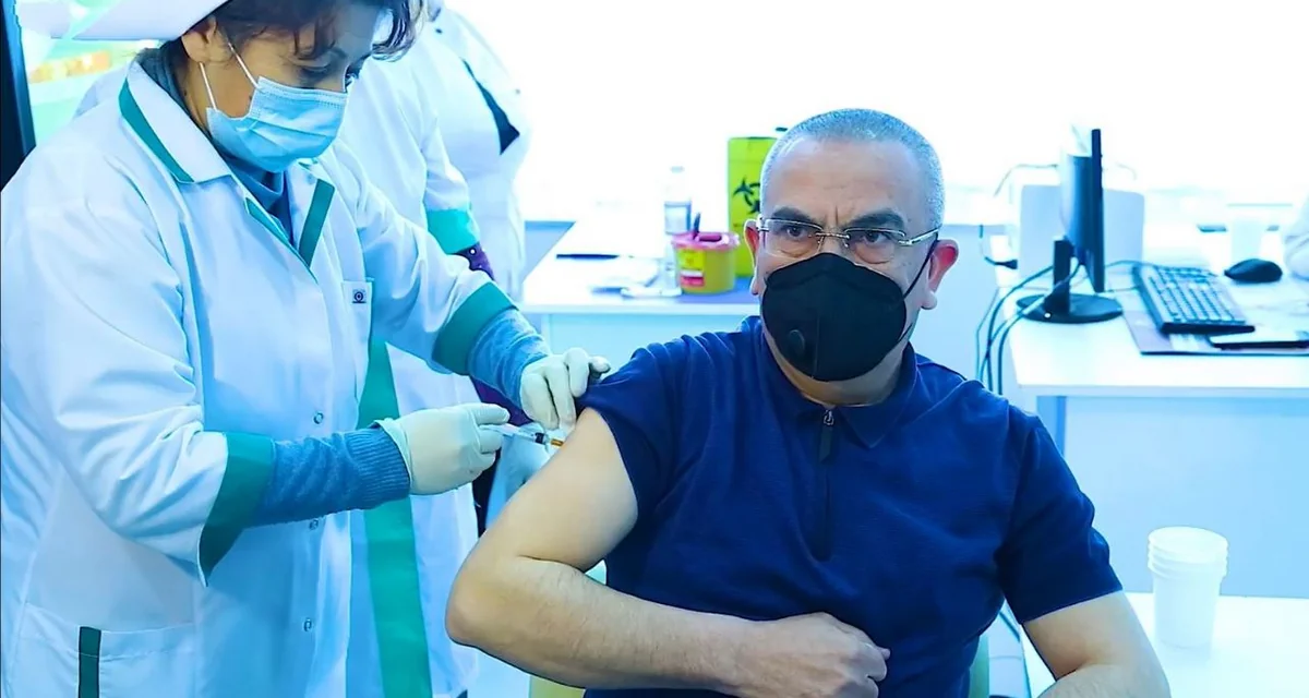 Şəmkirdə ilk peyvəndlənən tibb işçiləri deyil, icra başçısı oldu