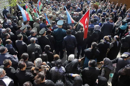 Qar uçqununda həlak olan hərbçi Qazaxda dəfn edilib - FOTO - YENİLƏNİB
