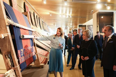 Matviyenko Azərbaycan Milli Xalça Muzeyi ilə tanış olub